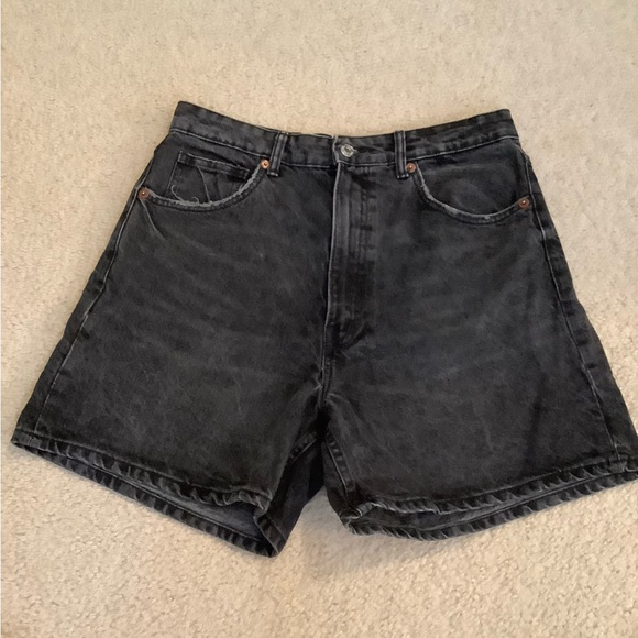 Zara Pants - Zara High Rise Black Denim Loose Baggy Jean Shorts 5” inseam size 10/30 Medium.